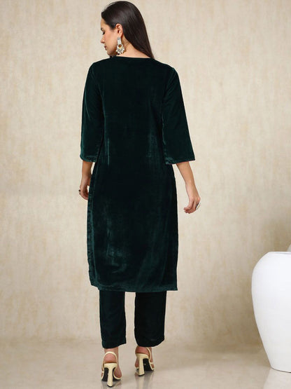 Dhiyona SO Women's Green Floral Embroidered Notch Neck Thread Work Velvet Kurta With Trousers