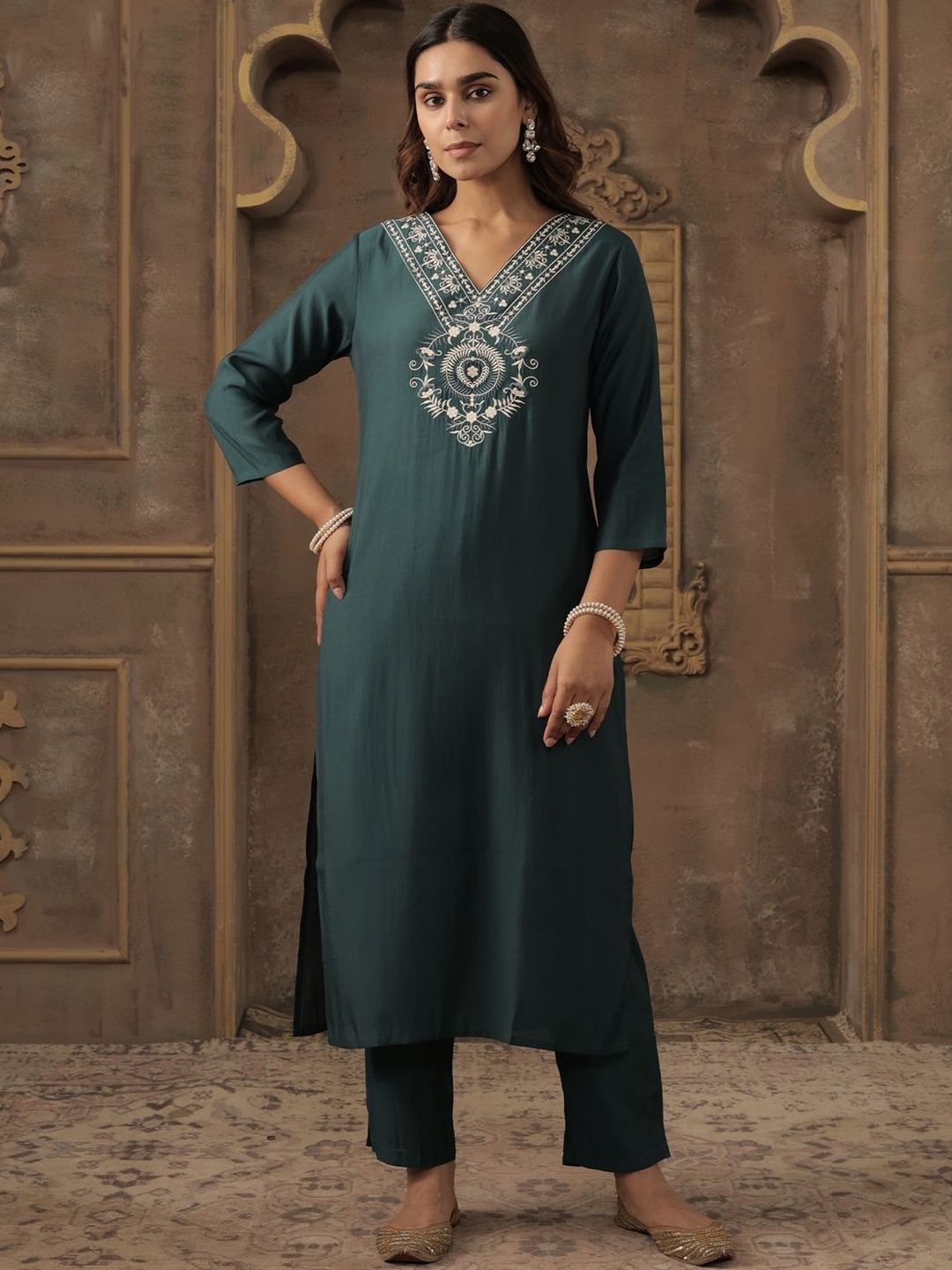Dhiyona IE Women Ethnic Motifs Embroidered Kurta with Trousers