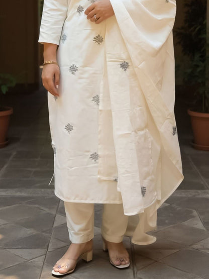 Women Floral Embroidered Round Neck Cotton Kurta with Trousers & Dupatta