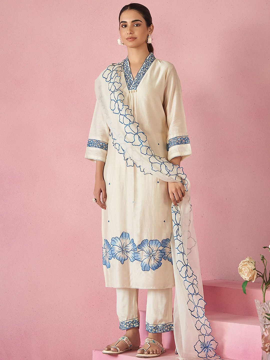 Floral Embroidered Thread Work Straight Kurta With Trousers & Dupatta
