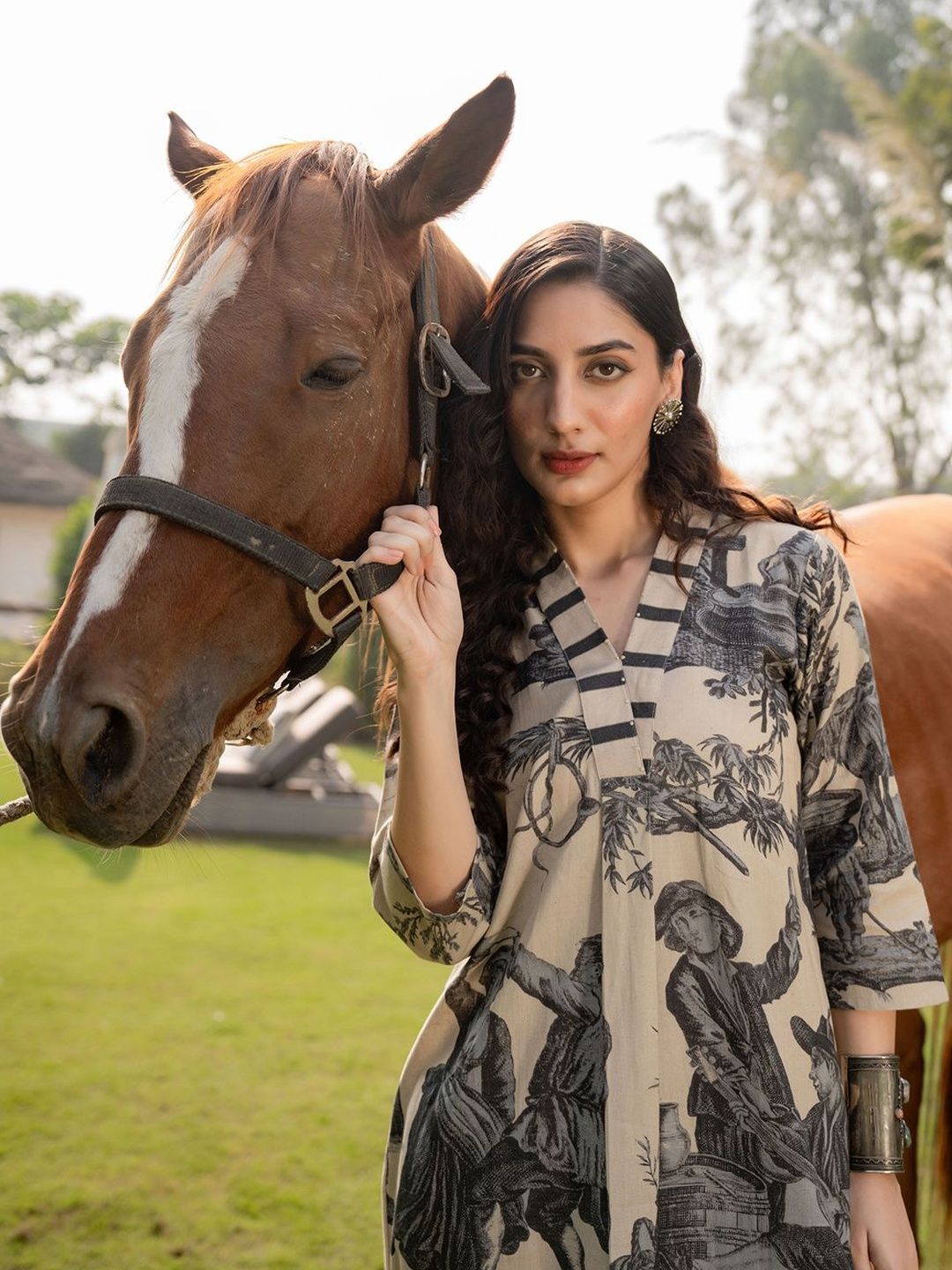 Women Printed Regular Linen Kurta with Trousers