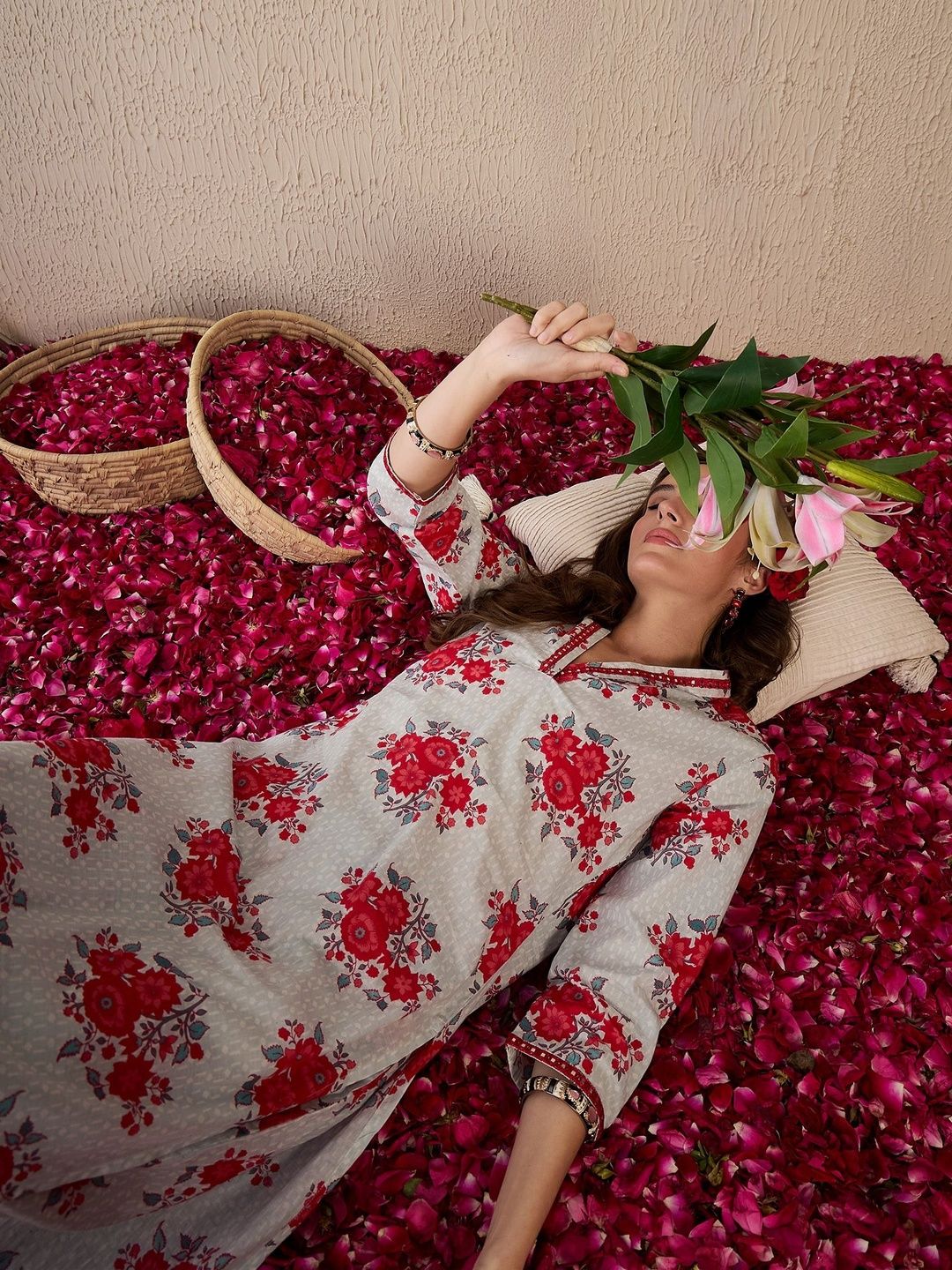 Women Floral Printed Cotton Kurta with Trousers