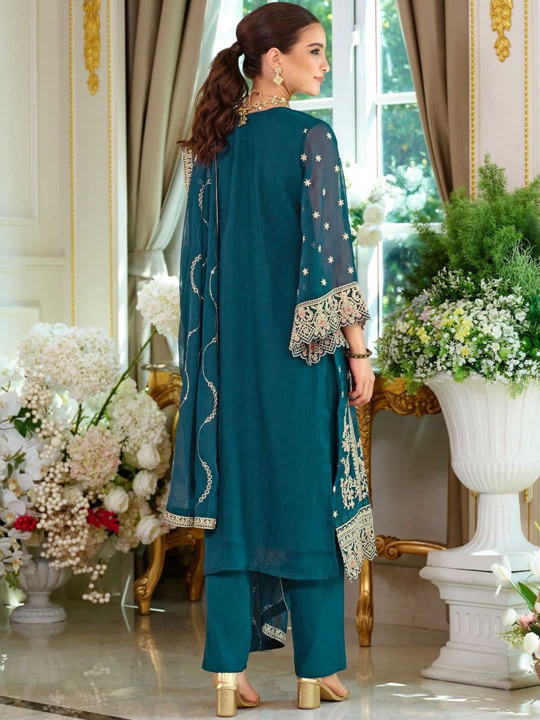 Ethnic Motifs Embroidered Thread Work Straight Kurta With Trousers & Dupatta