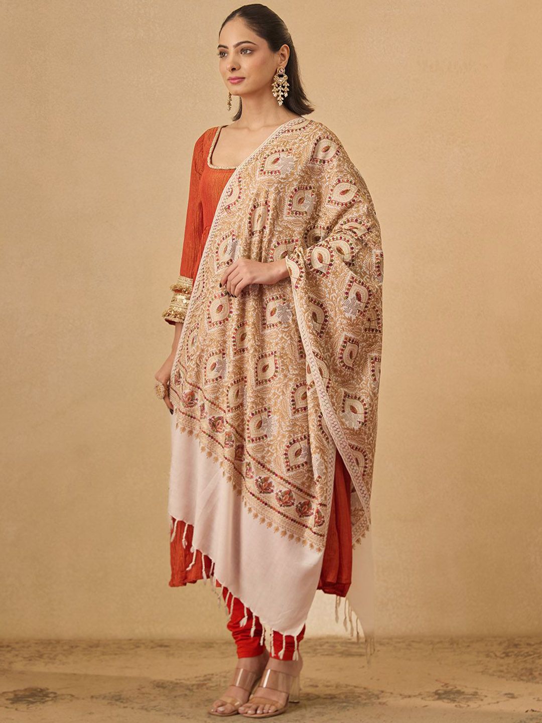 Dhiyona PA Floral Embroidered Thread Work Woollen & Acrylic Shawl