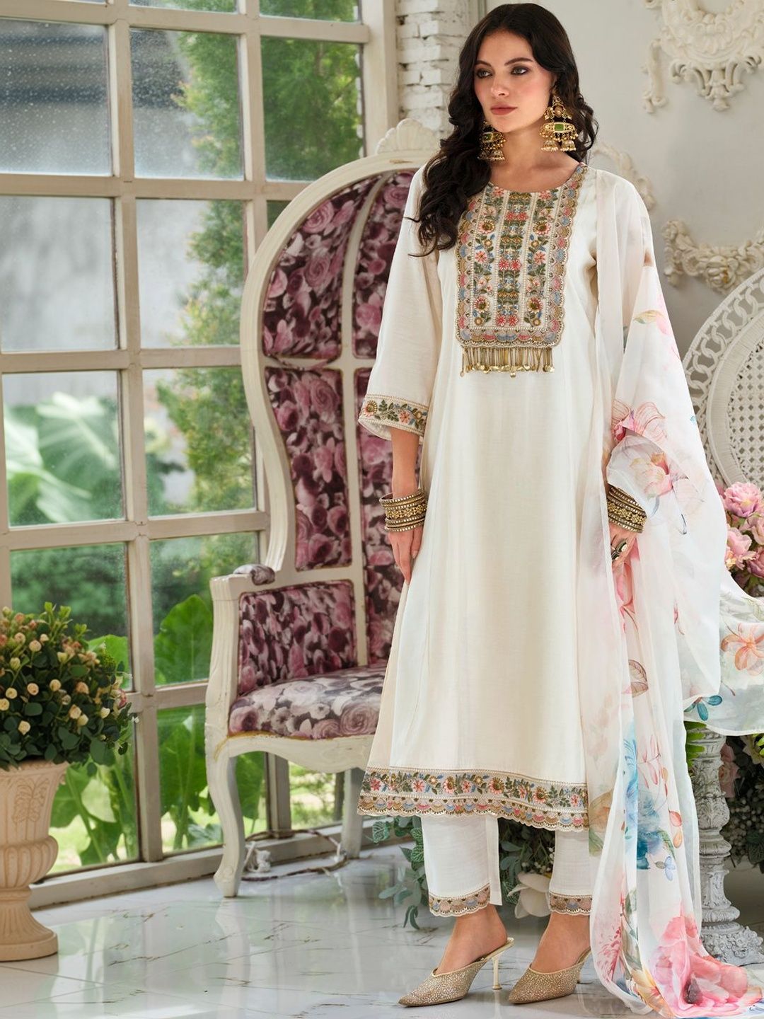 Women Floral Embroidered Regular Thread Work Kurta with Trousers & With Dupatta