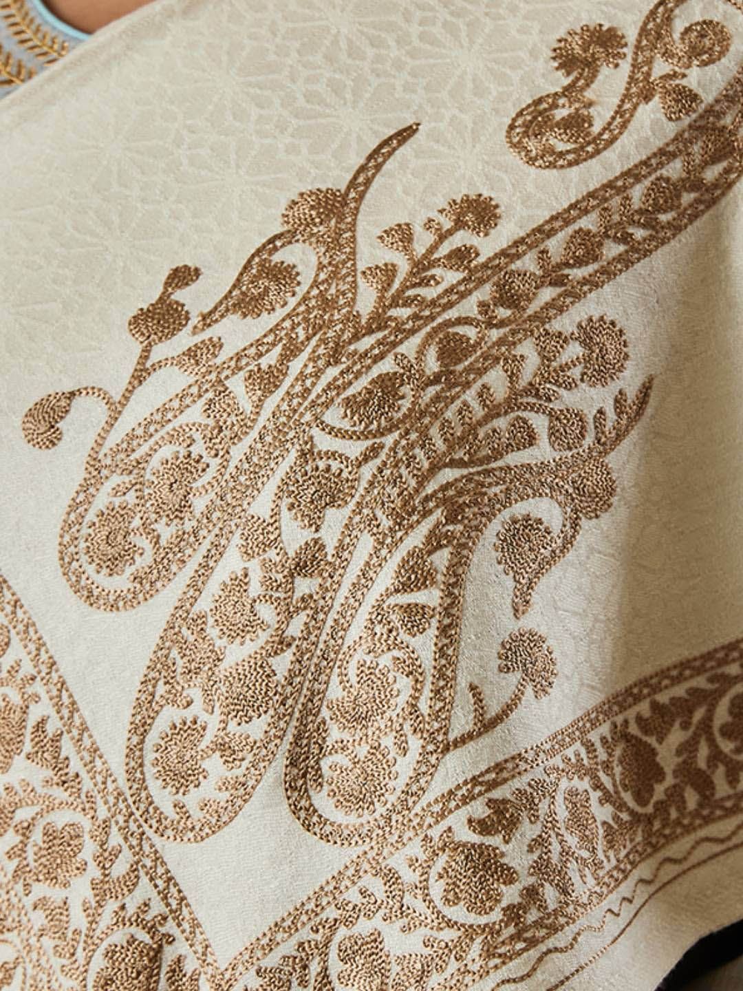 Dhiyona PA Nargis Aari Paisley Embroidered Shawl