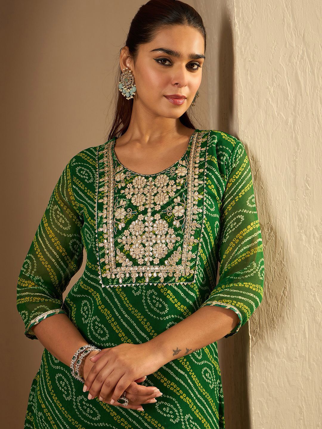 Dhiyona IE Bandhani Printed Gotta Patti Straight Kurta