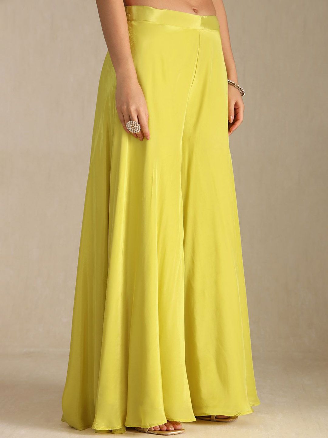 Dhiyona SO Women's Floral Embroidered Round Neck Sequinned Straight Tissue Kurti With Palazzos & Dupatta