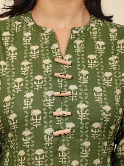 Women's Cotton Green Straight Kurta