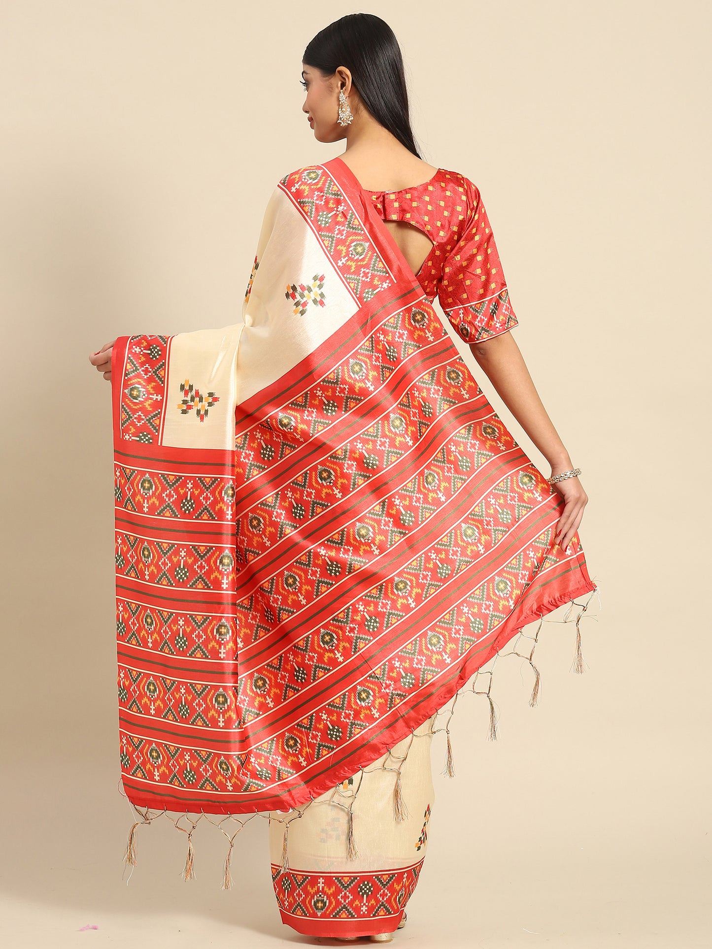 Women's Silk Blend Off White Digital Print Celebrity Saree With Blouse Piece