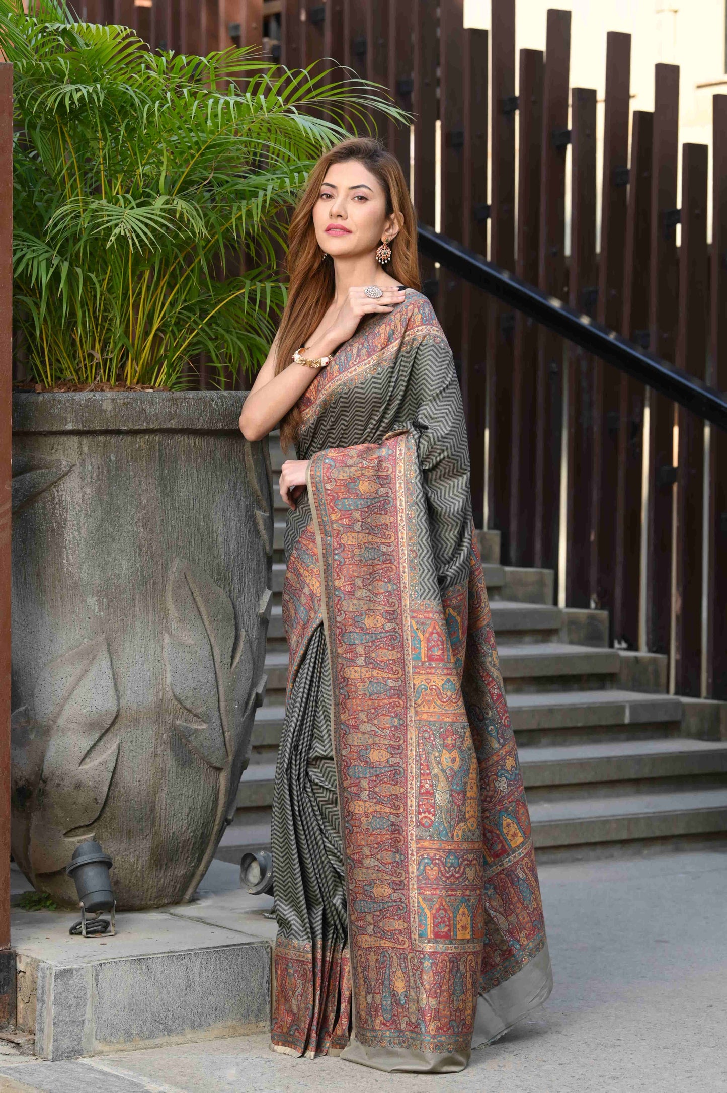Dhiyona GR Women's Aardhya Grey Jamewar Kashmiri Soft Modal Silk Saree