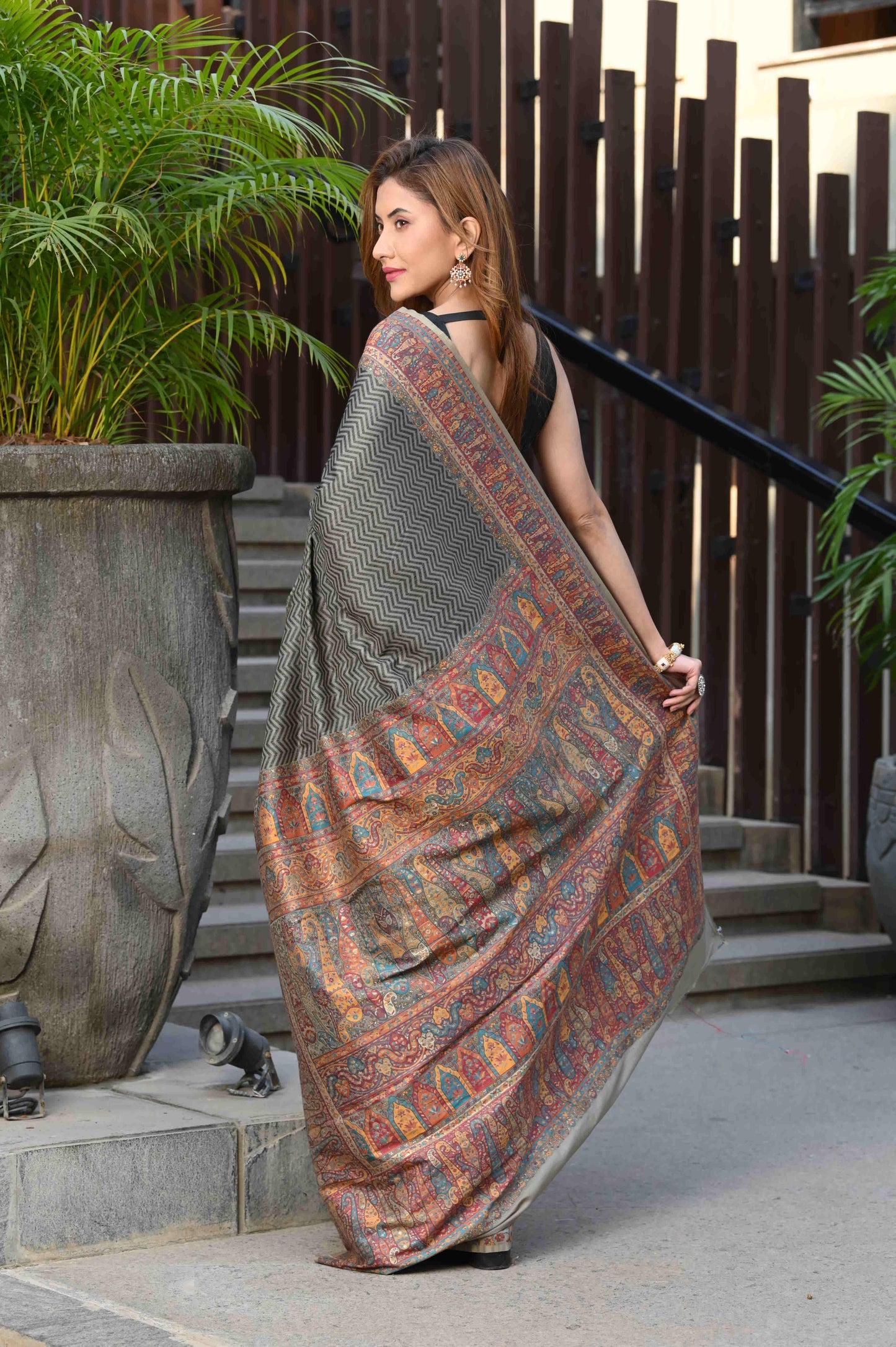 Dhiyona GR Women's Aardhya Grey Jamewar Kashmiri Soft Modal Silk Saree