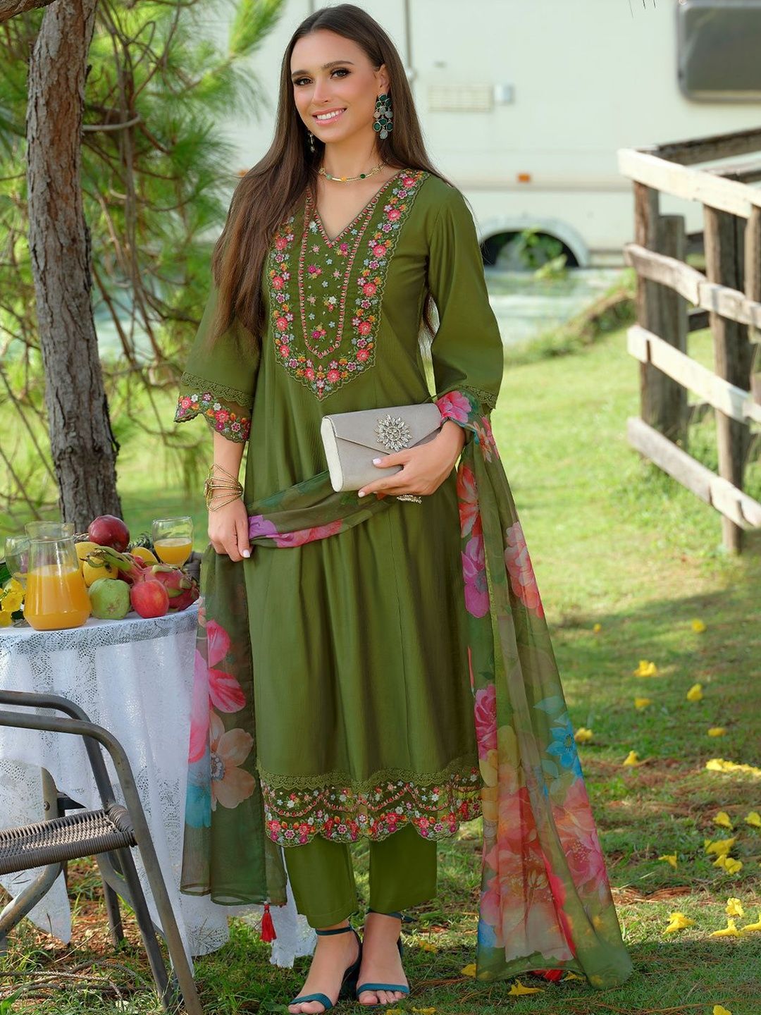 Dhiyona IE Women Floral Embroidered Kurta with Trousers & Dupatta