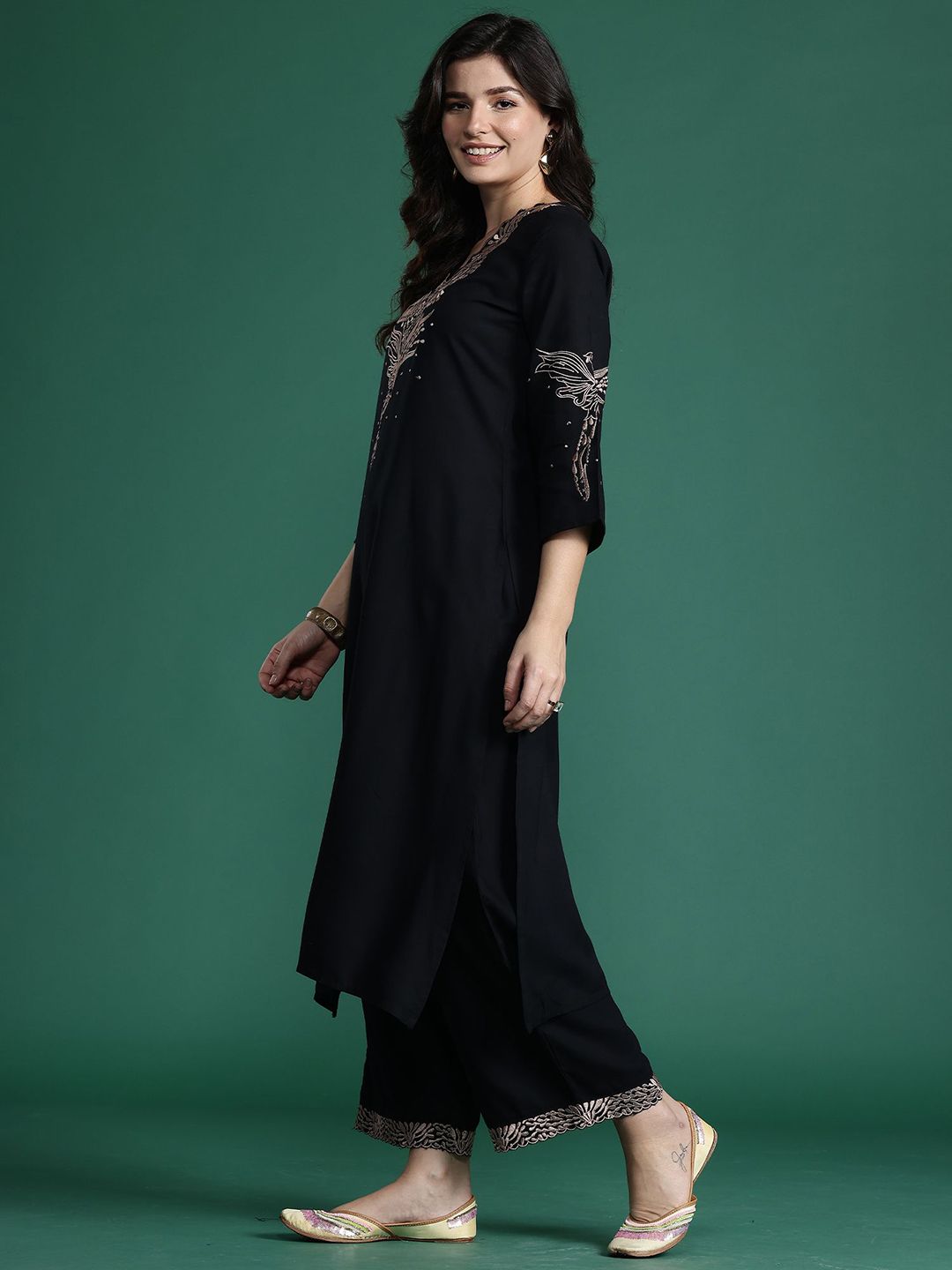 Dhiyona IE Embroidered Three-Quarter Sleeves A-Line Tunic With Palazzo