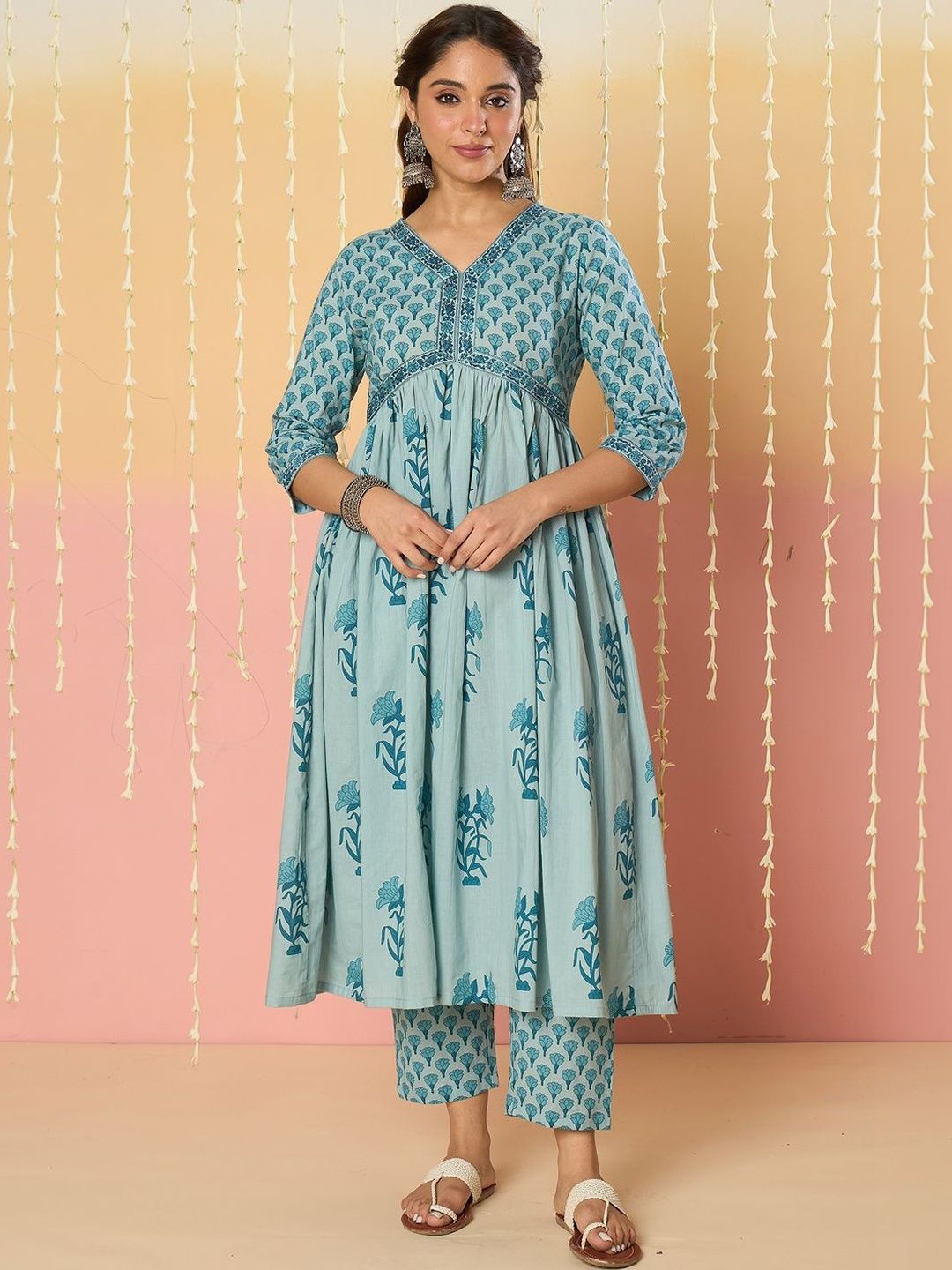 Women Floral Printed Tiered Pure Cotton Kurta with Trousers & With Dupatta