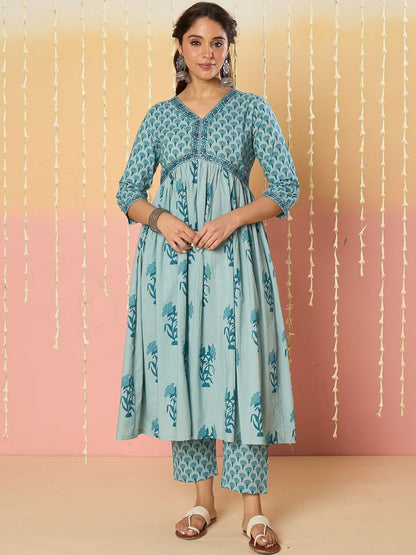 Women Floral Printed Tiered Pure Cotton Kurta with Trousers & With Dupatta