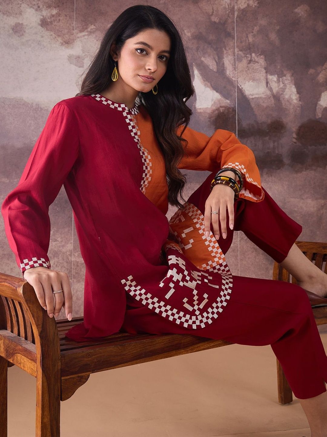 Geometric Thread Work Round Neck Straight Kurta With Trouser