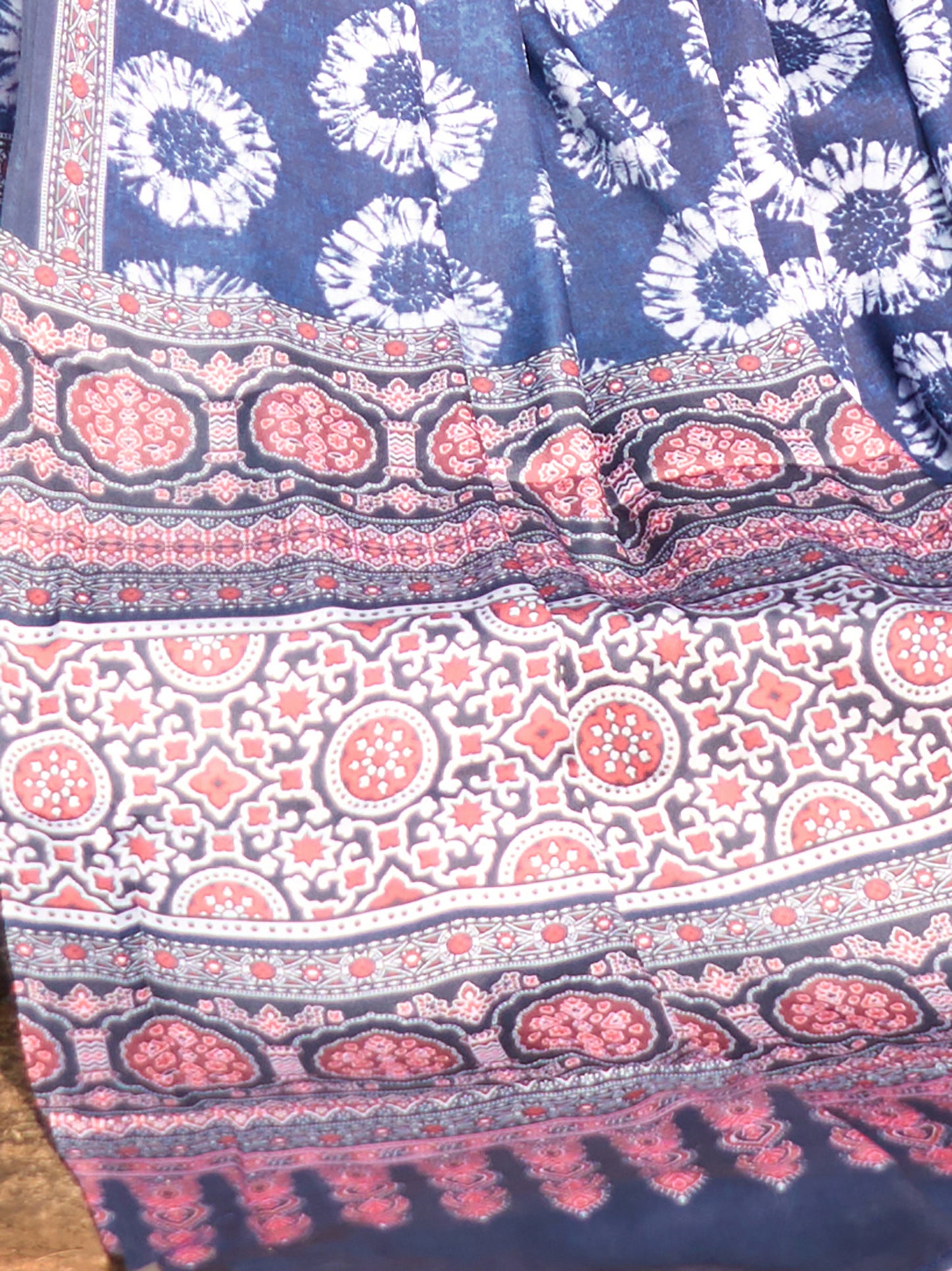 Women's Crepe Navy Blue Digital Print Designer Saree With Blouse Piece