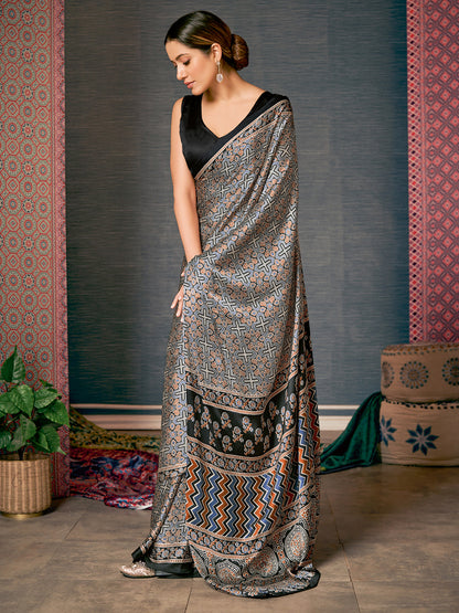 Women's Crepe Grey Digital Print Designer Saree With Blouse Piece