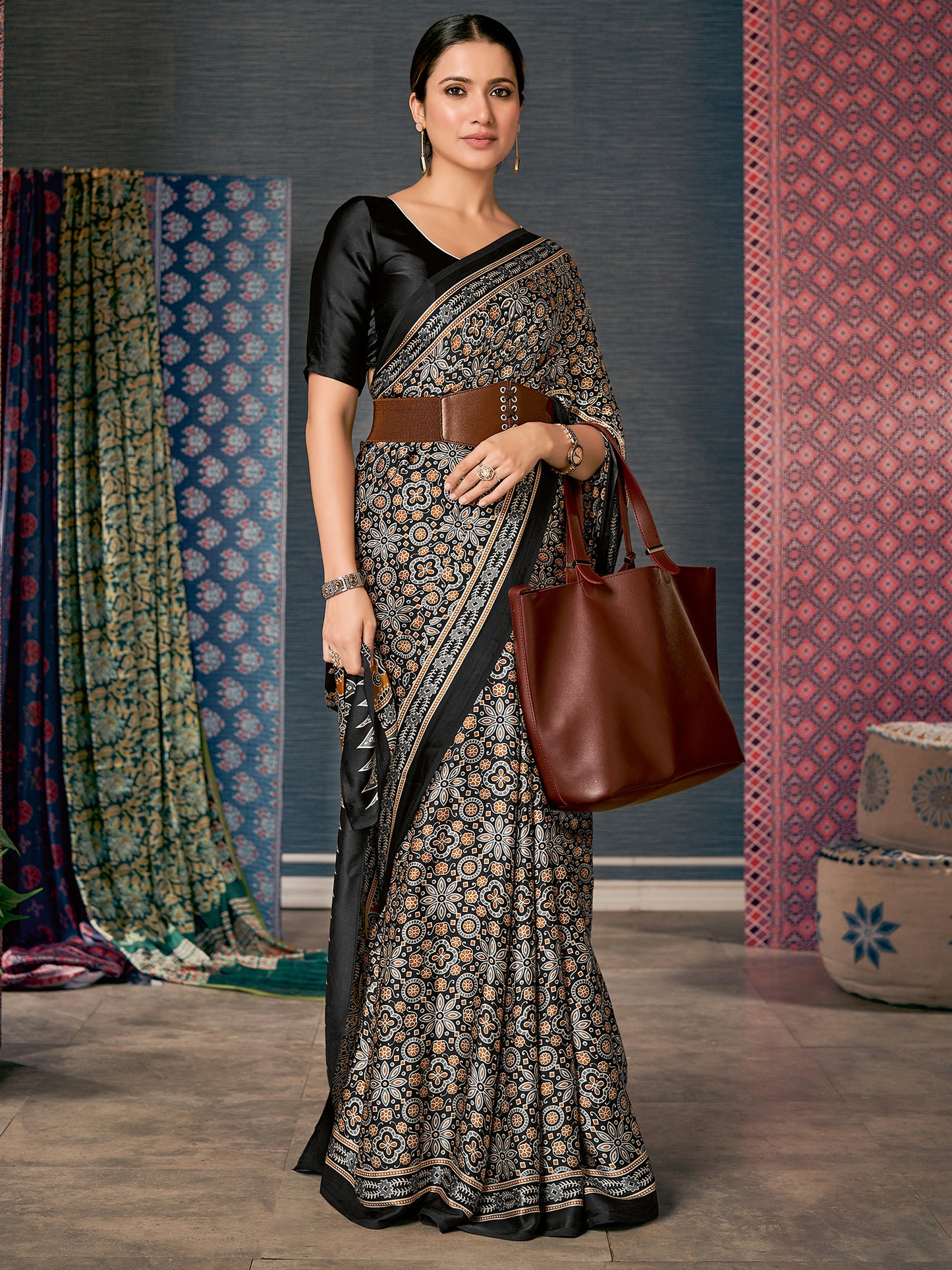 Women's Crepe Black Digital Print Designer Saree With Blouse Piece