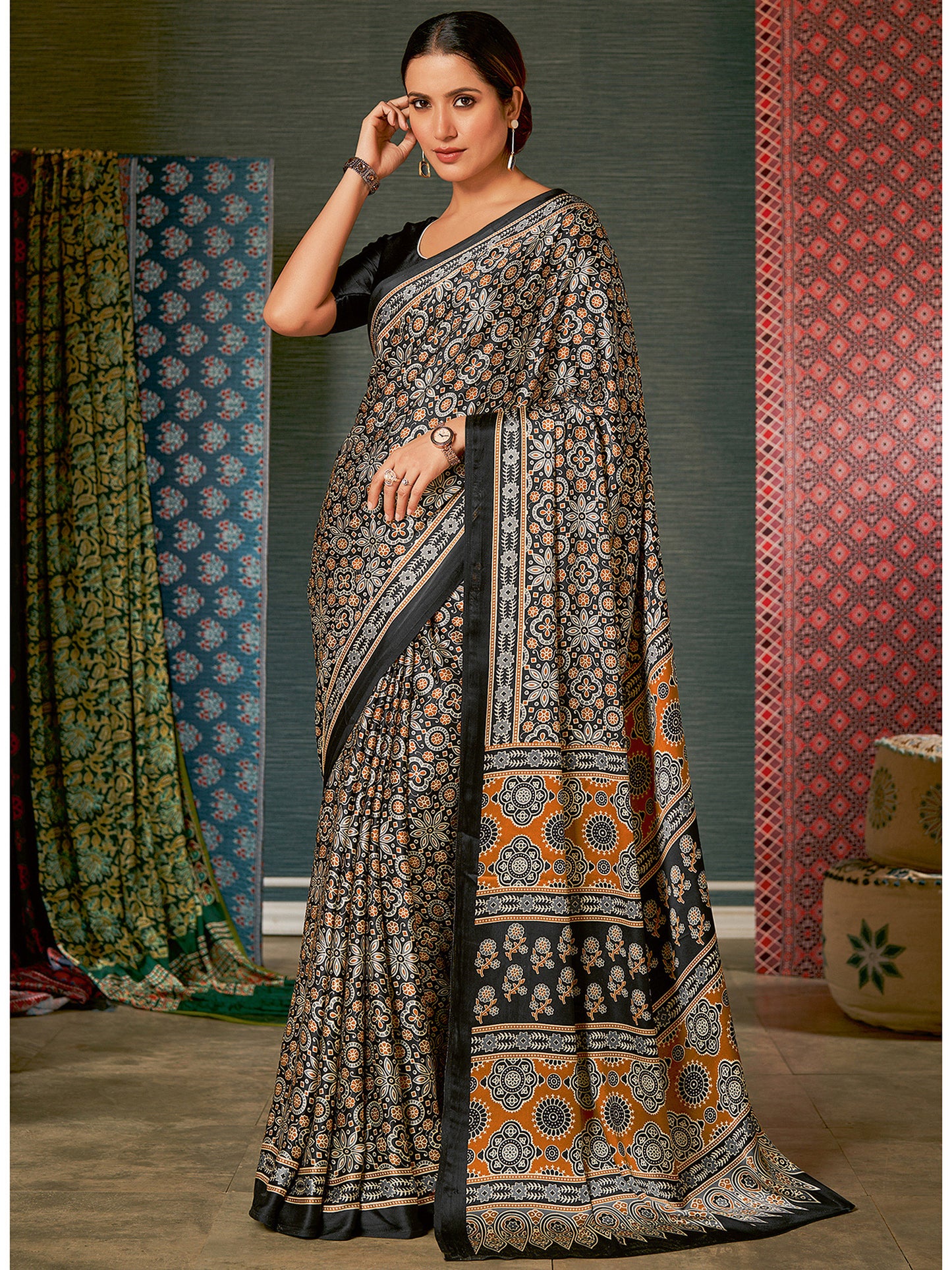 Women's Crepe Black Digital Print Designer Saree With Blouse Piece