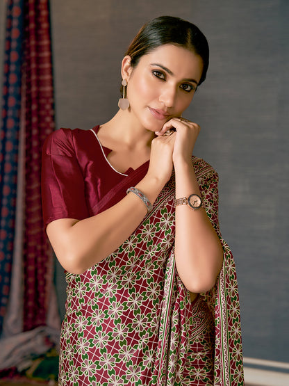 Women's Crepe Maroon Digital Print Designer Saree With Blouse Piece