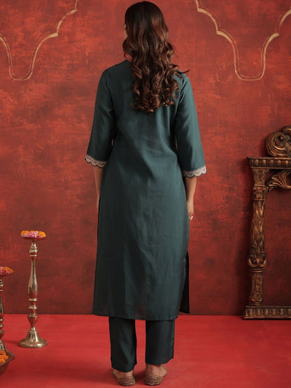 Floral Yoke Design Thread Work Square Neck Straight Kurta With Trousers