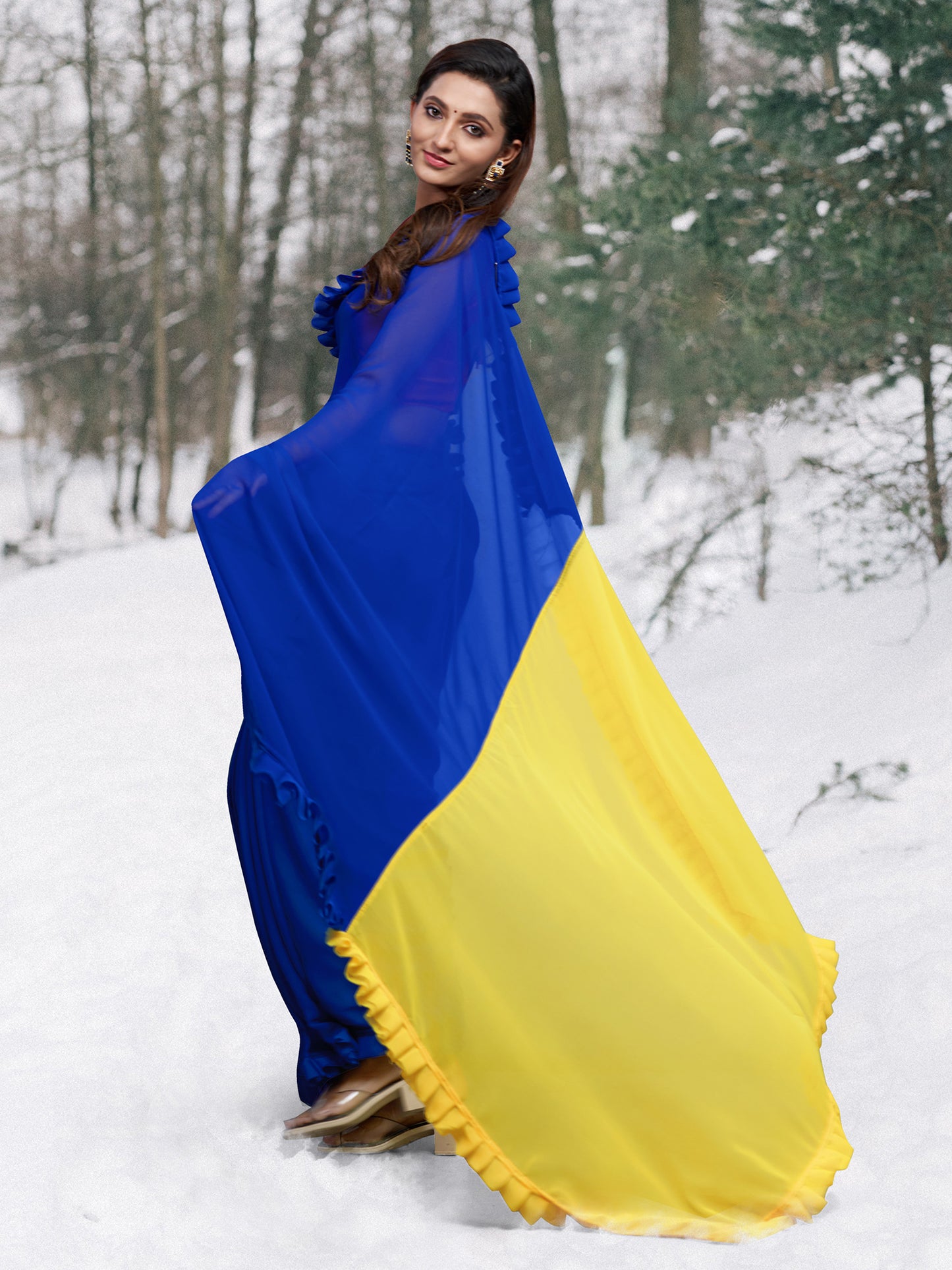 Women's Georgette Blue Embellished Celebrity Saree With Blouse Piece