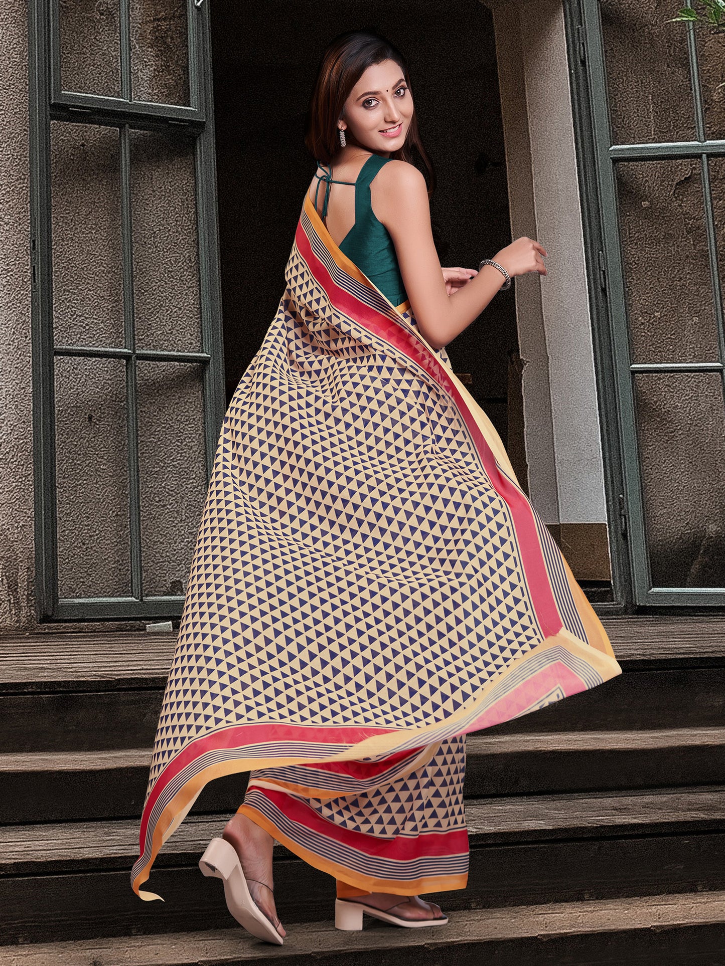 Women's Cotton Blend Cream Printed Celebrity Saree With Blouse Piece