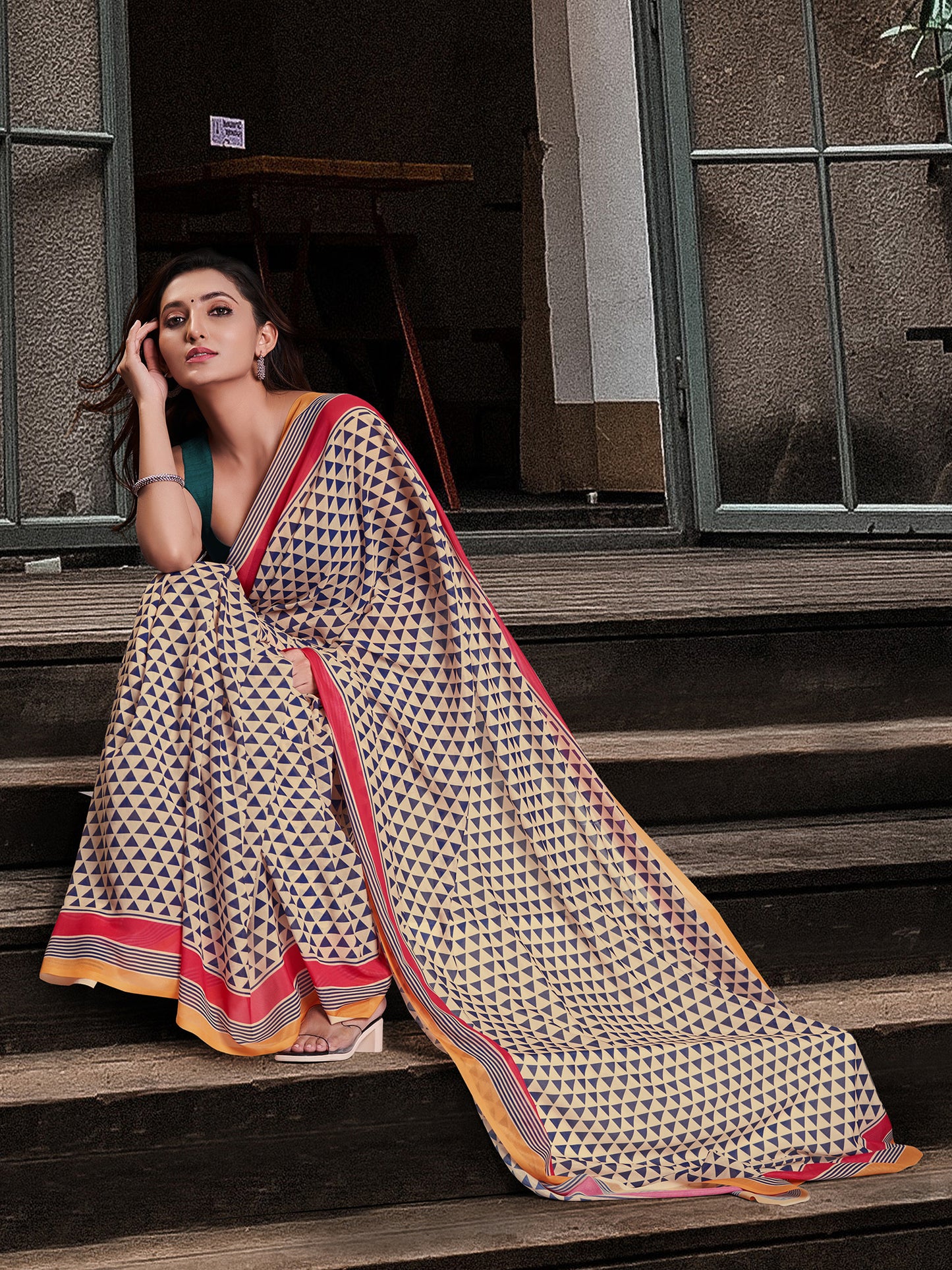 Women's Cotton Blend Cream Printed Celebrity Saree With Blouse Piece