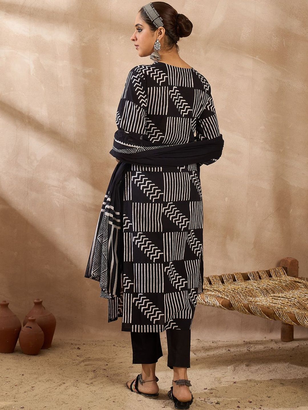 Women Printed Regular Thread Work Pure Cotton Kurta with Trousers & With Dupatta