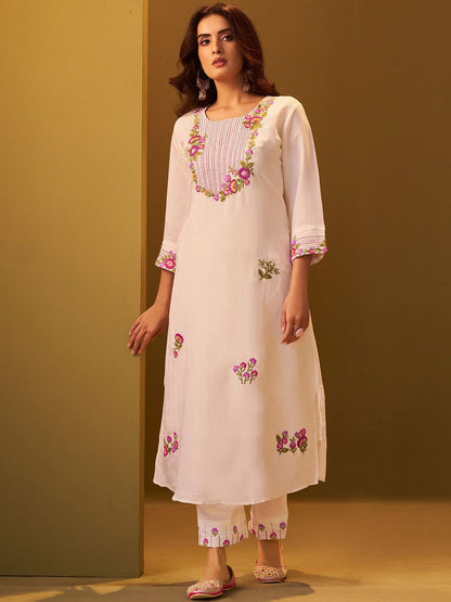 Women Floral Embroidered Thread Work Round Neck Straight Kurta with Trousers
