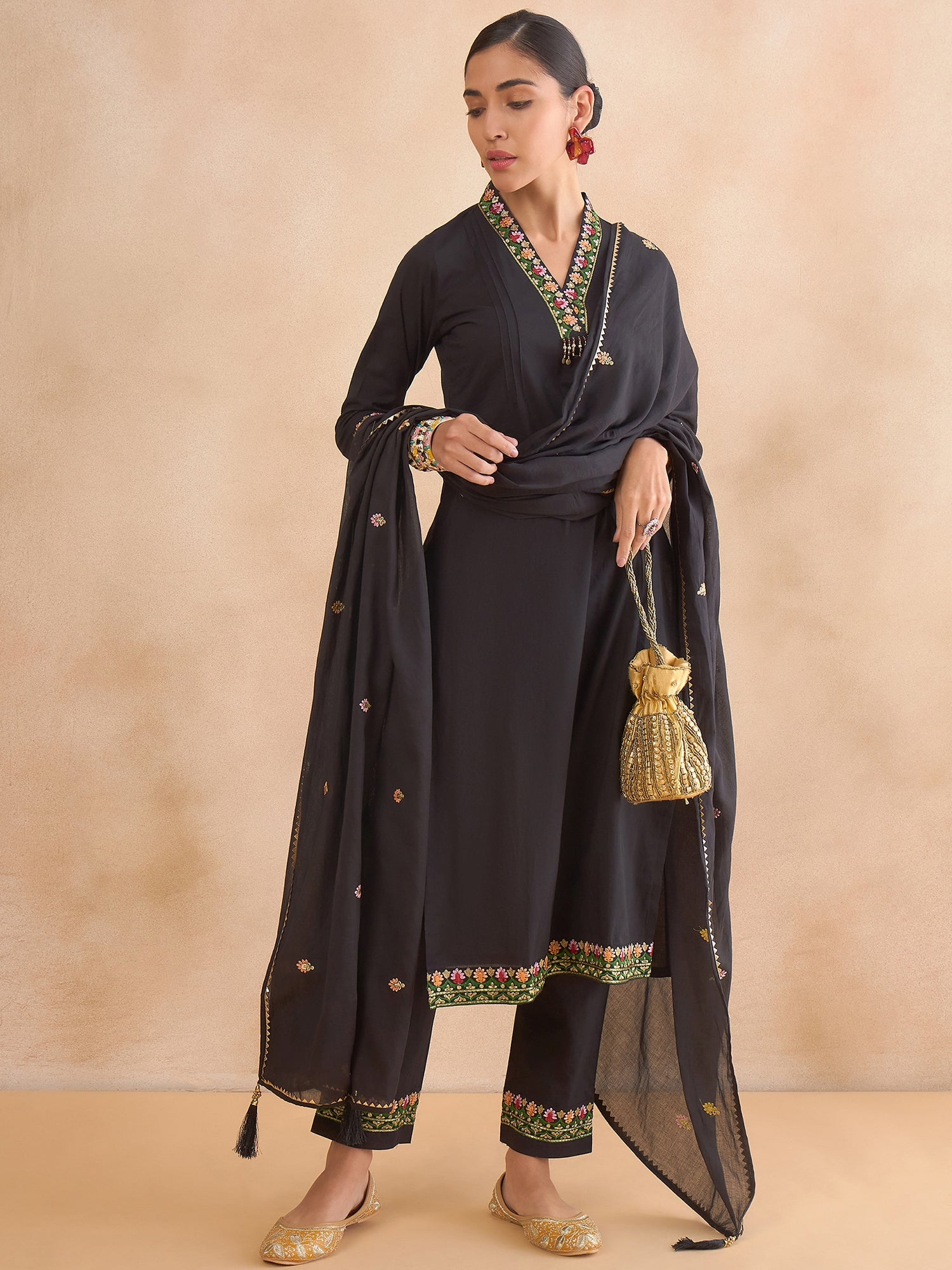Dhiyona RV Women's Cambric Cotton Fabric Solid Pattern Kurtaset With Dupatta