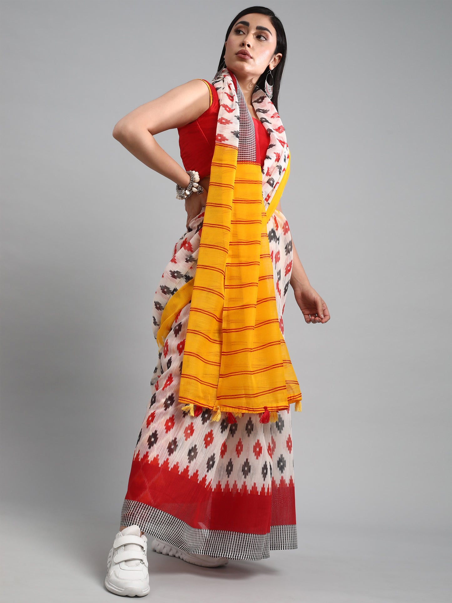 Women's Cotton Blend Cream Printed Designer Saree With Blouse Piece