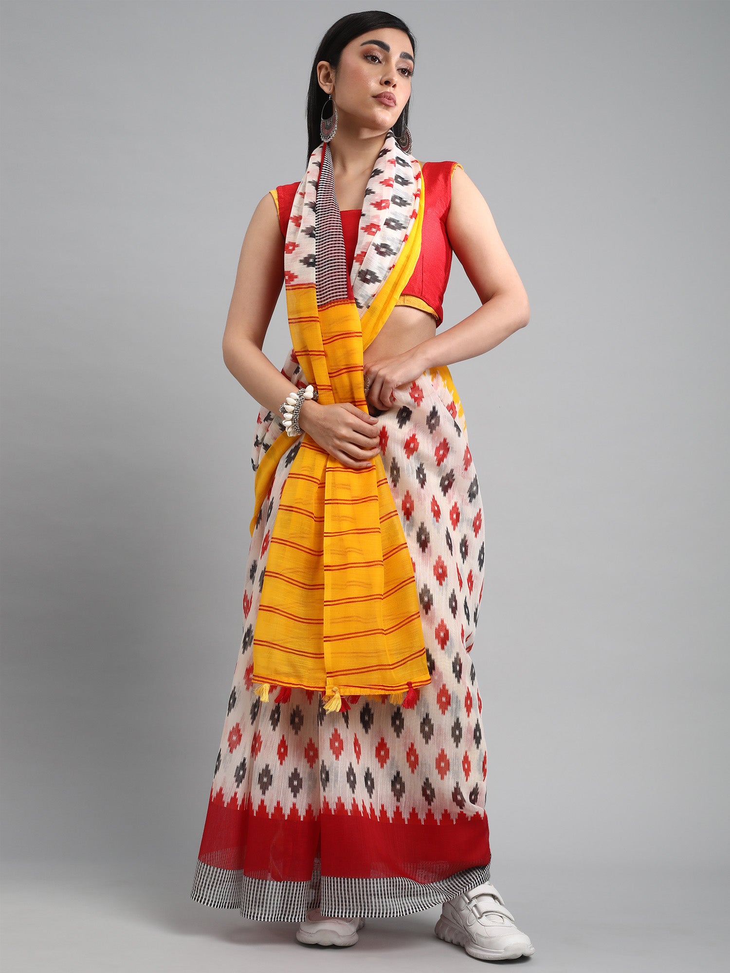Women's Cotton Blend Cream Printed Designer Saree With Blouse Piece