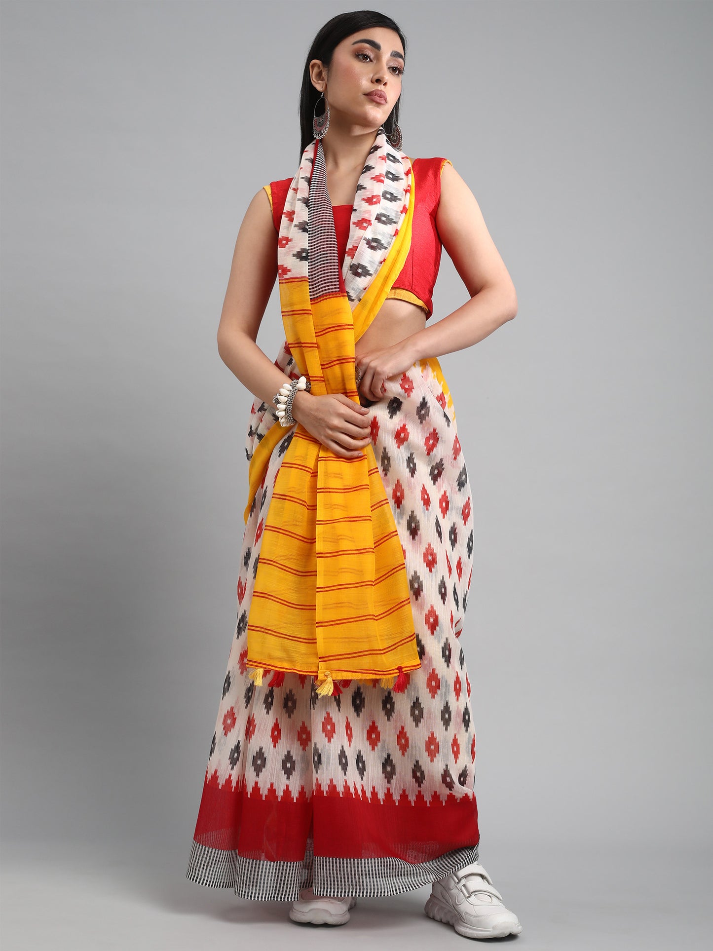 Women's Cotton Blend Cream Printed Designer Saree With Blouse Piece