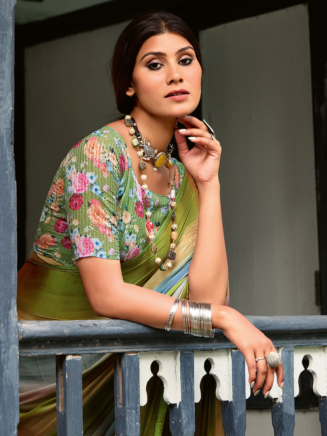 Women's Chiffon Green Embellished Celebrity Saree With Blouse Piece