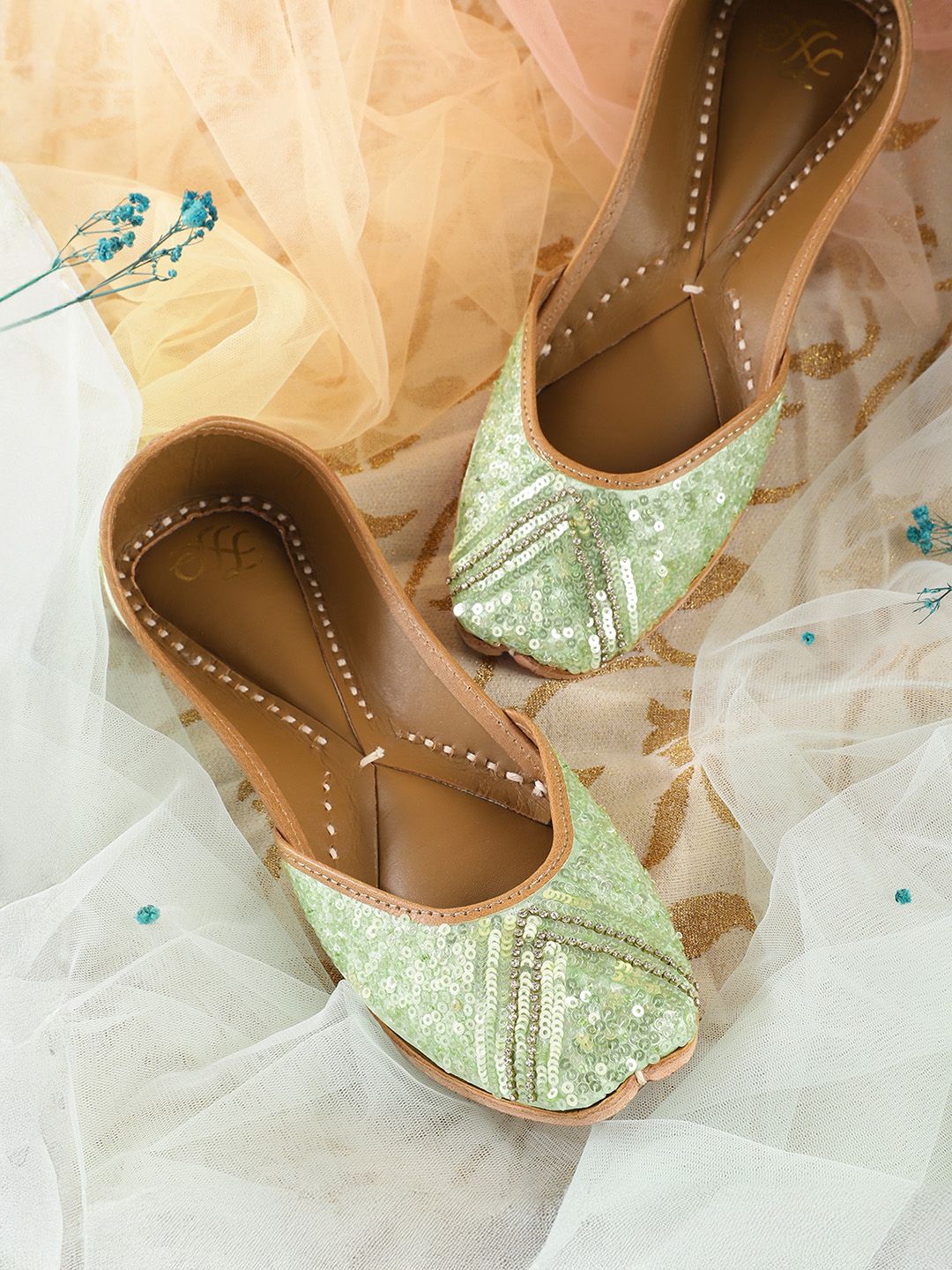 Dhiyona HOP Women Embellished Ethnic Mojaris