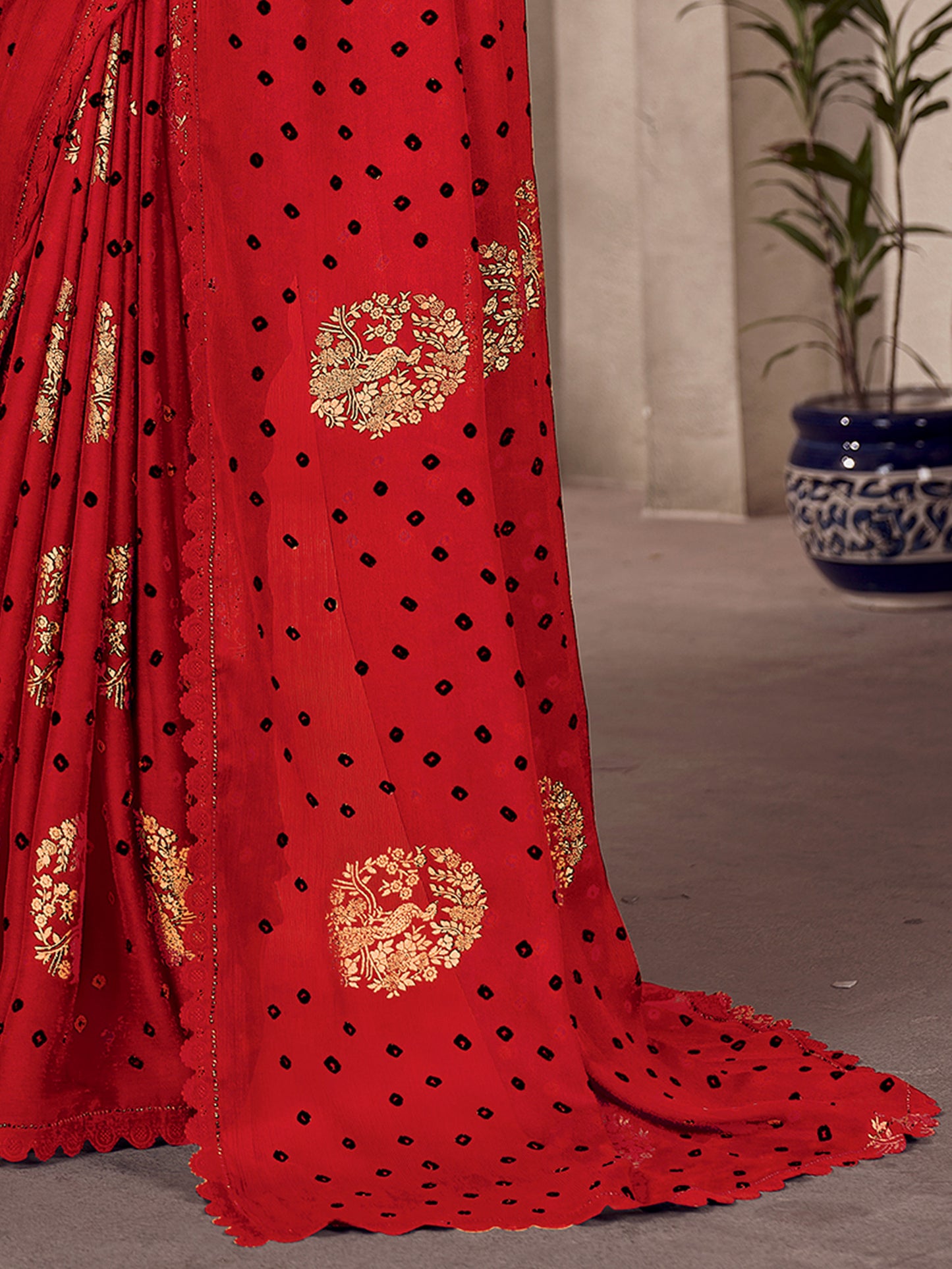 Women's Chiffon Red Embellished Celebrity Saree With Blouse Piece