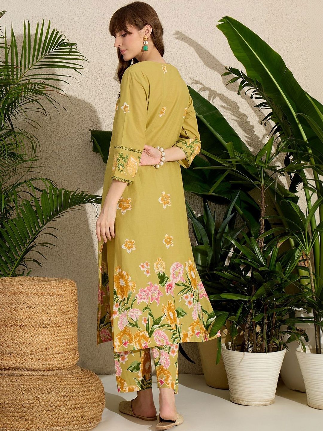 Women Floral Printed Regular Pure Cotton Kurta with Trousers