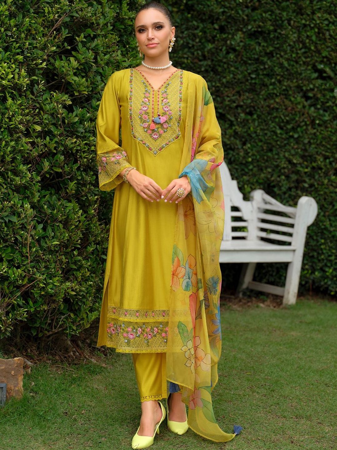 Women Floral Embroidered Kurta with Trousers & Dupatta