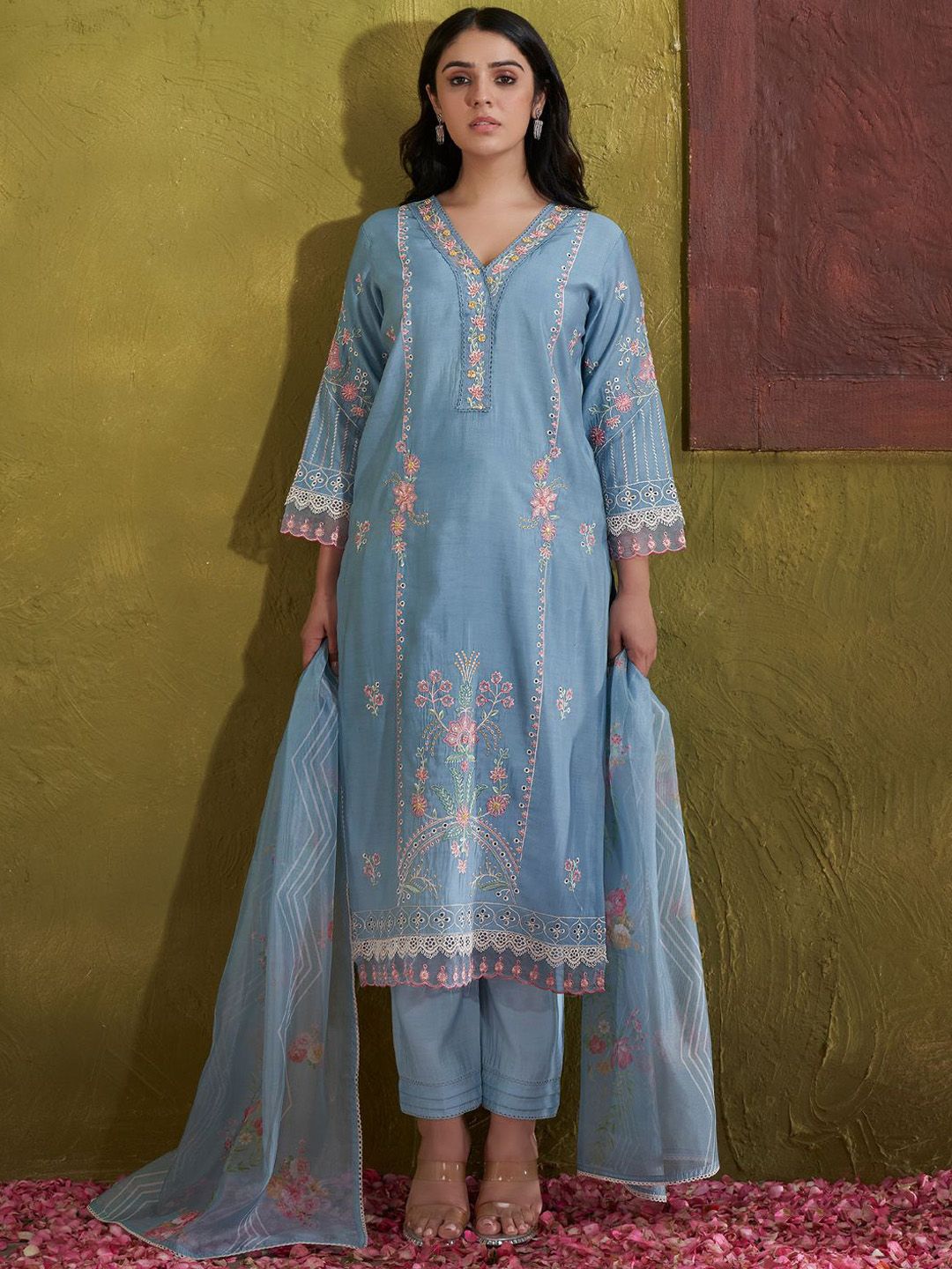 Women Floral Embroidered Regular Thread Work Kurta with Trousers & With Dupatta
