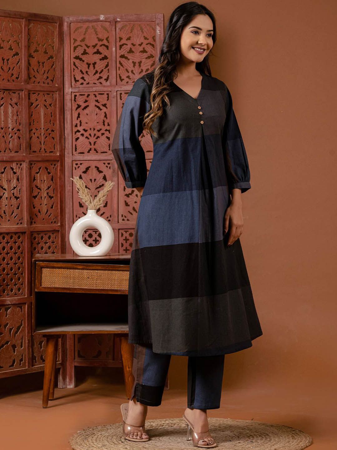 Dhiyona IE Checked V-Neck A-Line Tunic With Trouser Co-Ords