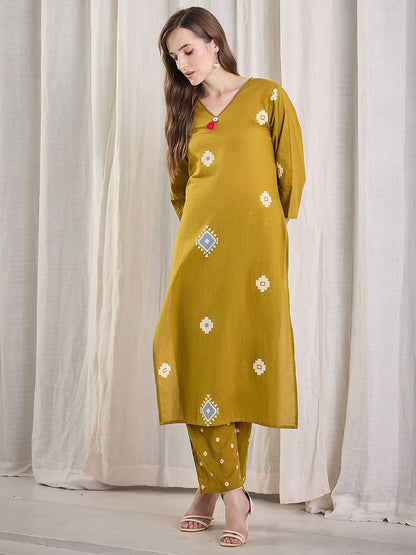Women Geometric Printed Cotton Kurta with Trousers
