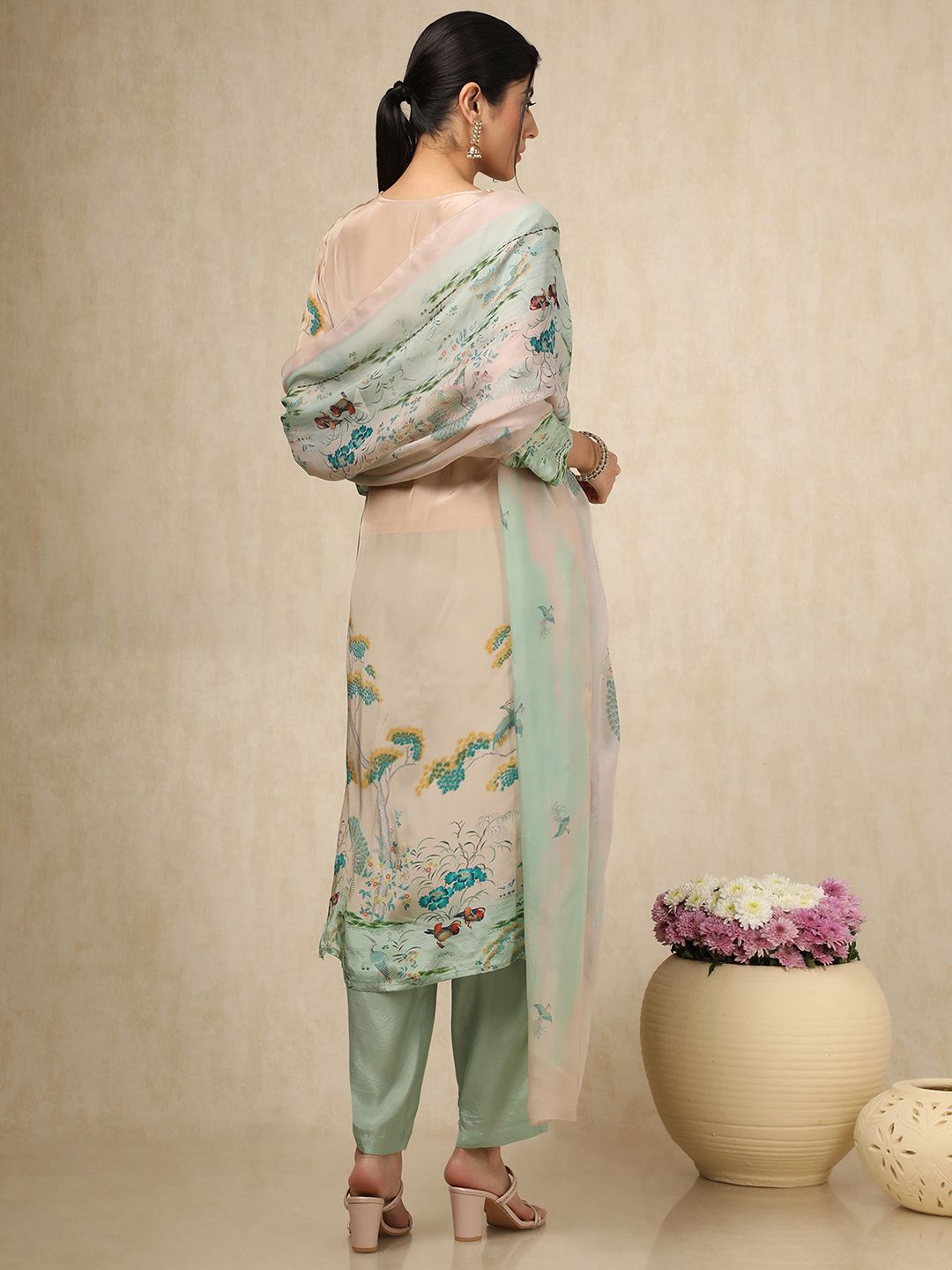 Dhiyona SO Women's Women Floral Printed Regular Beads and Stones Silk Crepe Kurta with Trousers & With Dupatta