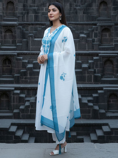 Women Floral Embroidered Regular Thread Work Kurta with Trousers & With Dupatta