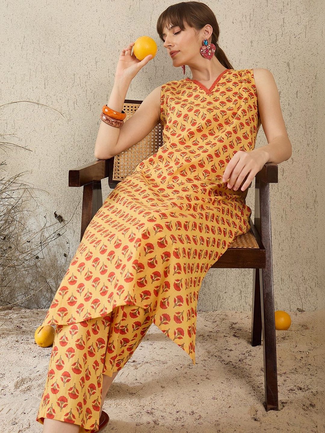 Women Floral Printed Regular Pure Cotton Kurta with Trousers