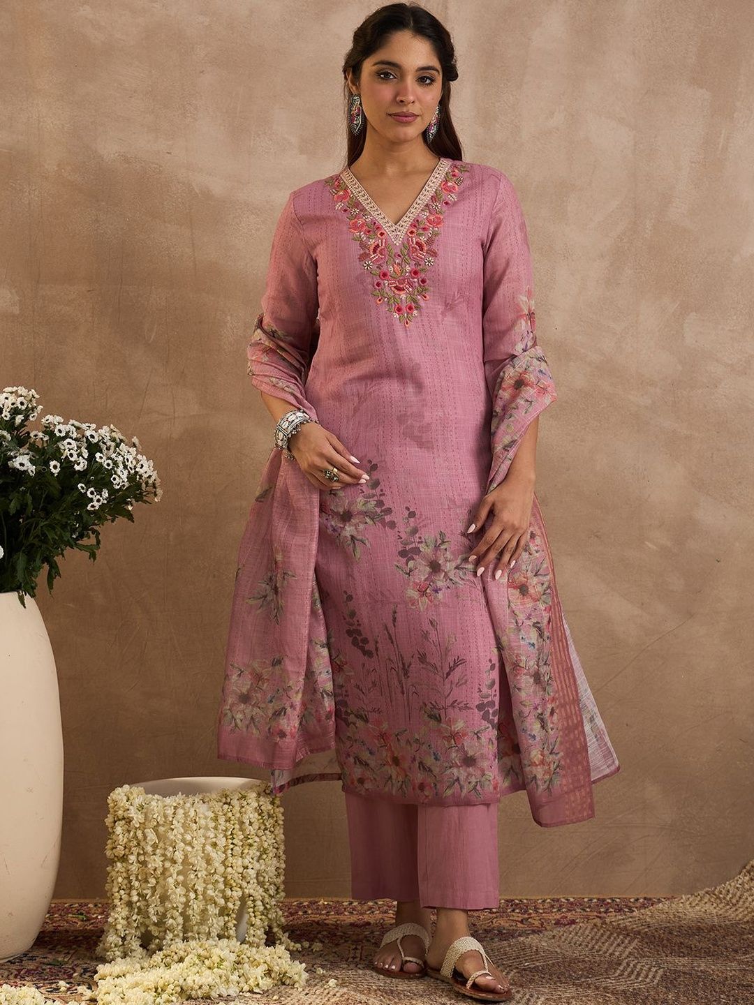 Women Floral Embroidered Regular Thread Work Linen Kurta Set With Dupatta