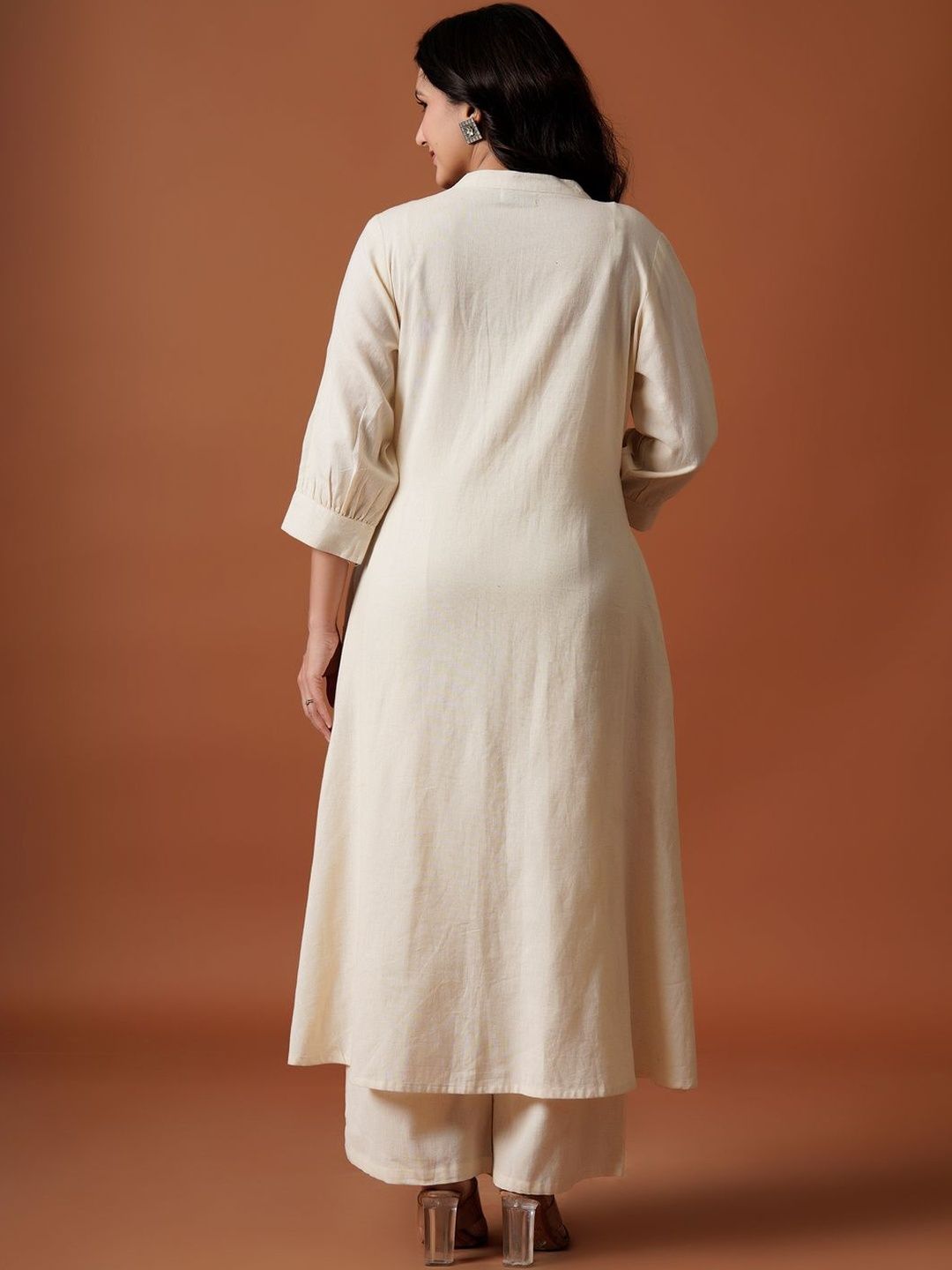 Women Floral Embroidered Mandarin Collar Thread Work Cotton Kurta with Trousers