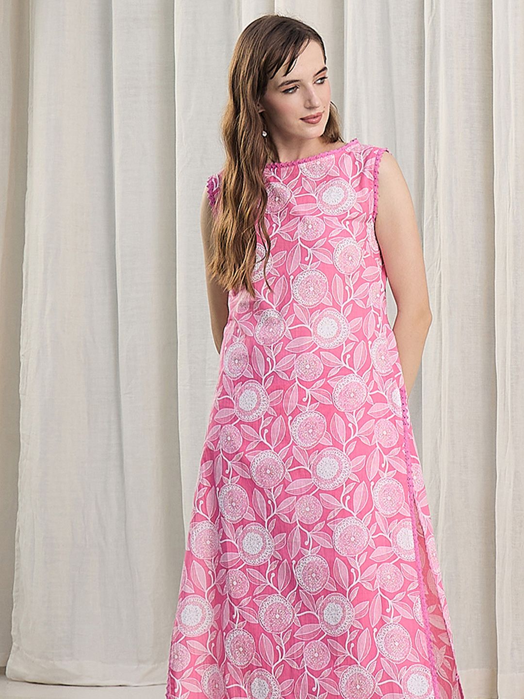 Dhiyona IE Women Floral Printed Cotton Kurta with Trousers